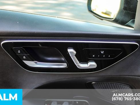 Used 2025 Mercedes-Benz C 300 Sedan image 39