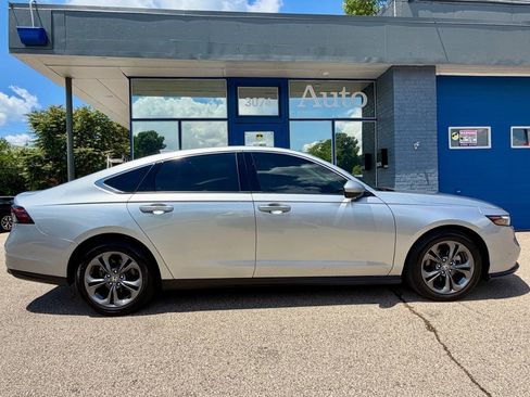 Used 2024 Honda Accord EX image 2