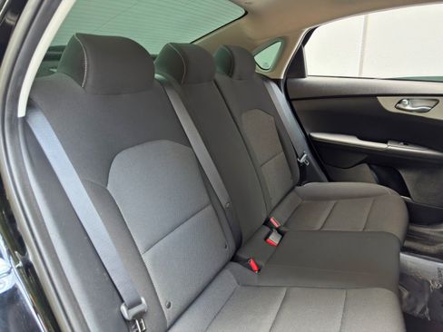 Used 2023 Kia Forte LXS w/ LXS Technology Package FWD image 30