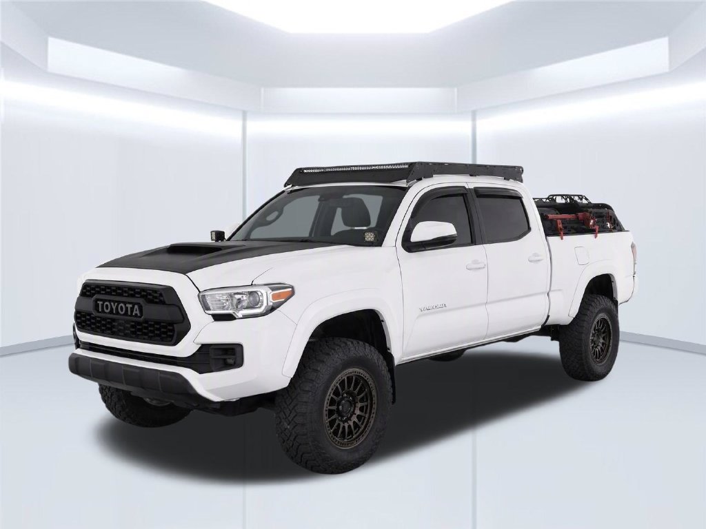Used 2017 Toyota Tacoma TRD Off-Road AWD/4WD image 2