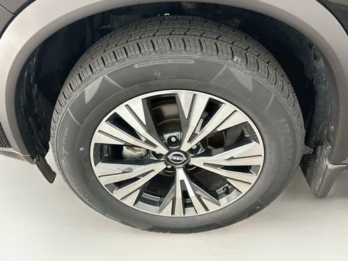 Used 2023 Nissan Rogue SV AWD/4WD image 11
