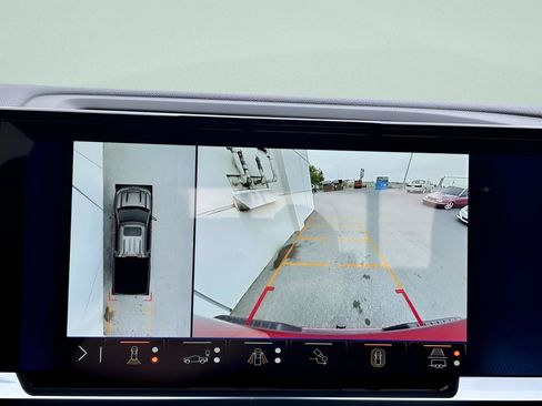 Used 2024 Chevrolet Silverado 1500 High Country w/ Technology Package image 22