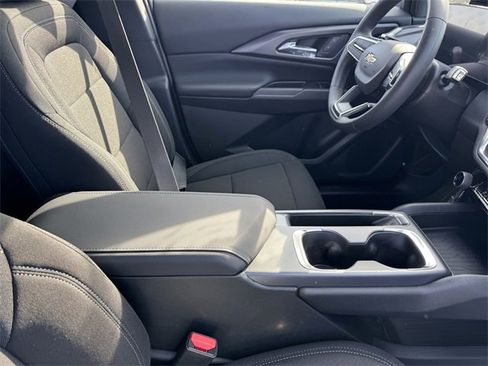 New 2026 Chevrolet Equinox EV LT image 8