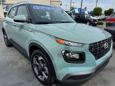 Used 2025 Hyundai Venue SEL FWD image 6