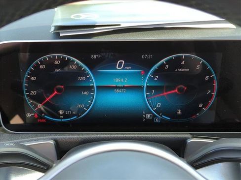 Used 2021 Mercedes-Benz GLB 250 4MATIC image 11