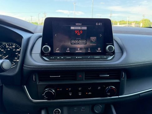 Used 2021 Nissan Rogue S AWD/4WD image 12