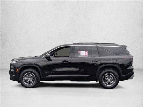 Used 2024 Chevrolet Traverse LT image 9