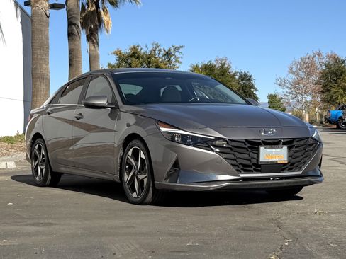 Used 2023 Hyundai Elantra Limited w/ Cargo Package image 7