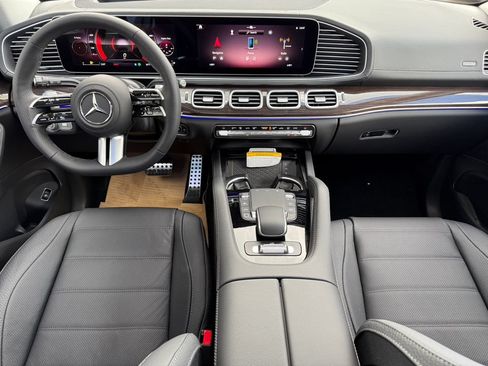 Used 2025 Mercedes-Benz GLS 450 4MATIC image 2