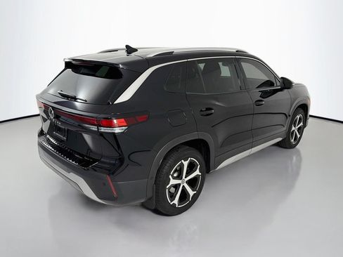 Used 2025 Volkswagen Tiguan SE AWD/4WD image 7