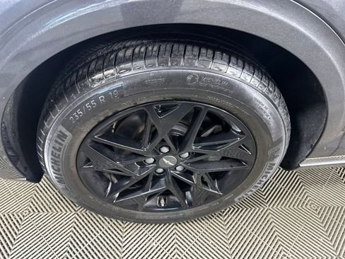 Used 2022 Genesis GV70 2.5T w/ Select Package image 10