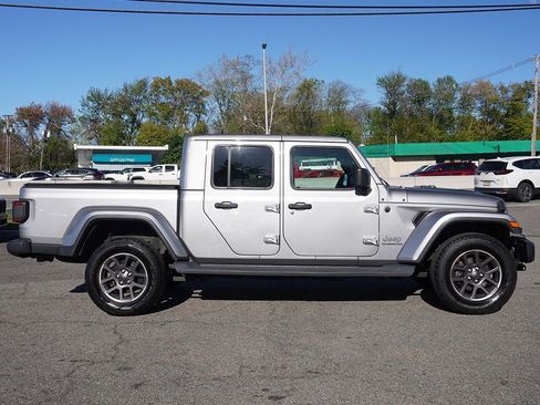 Used 2020 Jeep Gladiator Overland AWD/4WD image 14
