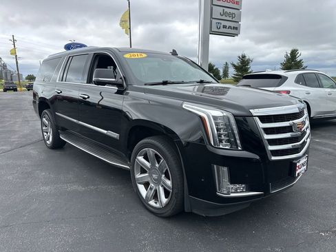 Used 2018 Cadillac Escalade ESV Luxury AWD/4WD image 2
