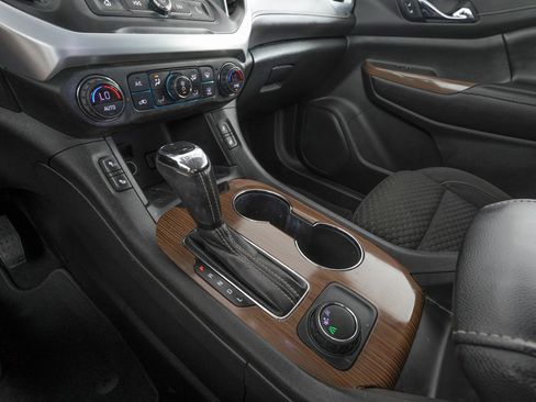 Used 2019 GMC Acadia SLE image 23