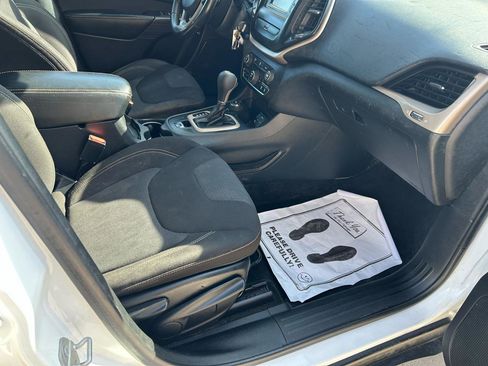 Used 2015 Jeep Cherokee Latitude image 12