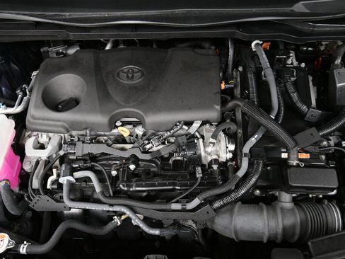 Used 2025 Toyota Sienna XLE FWD image 36