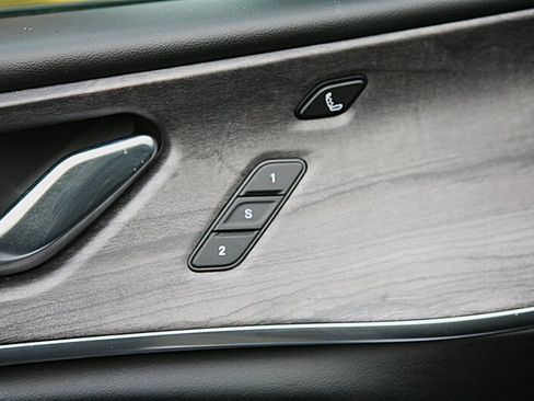 Used 2022 Jeep Grand Cherokee L Overland w/ Advanced Protech Group III image 10