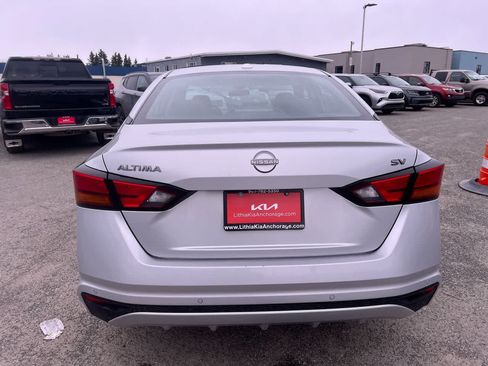 Used 2024 Nissan Altima 2.5 SV FWD image 25