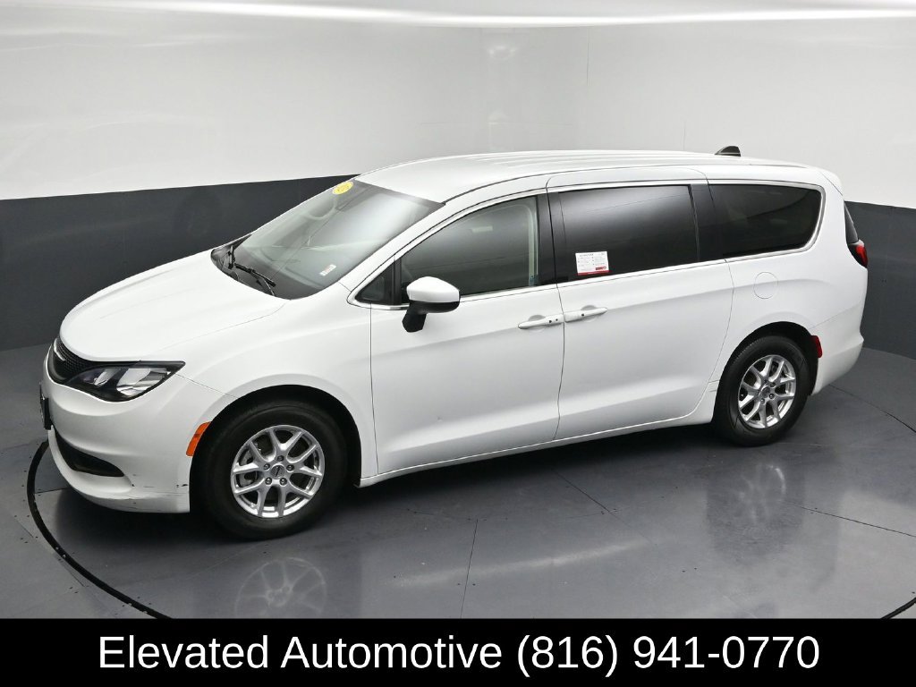 Used 2023 Chrysler Voyager LX FWD image 25