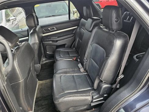 Used 2017 Ford Explorer XLT w/ Equipment Group 202A AWD/4WD image 21