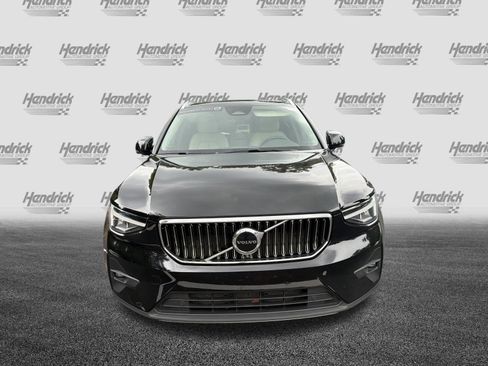Certified 2023 Volvo XC40 B5 Plus AWD/4WD image 3
