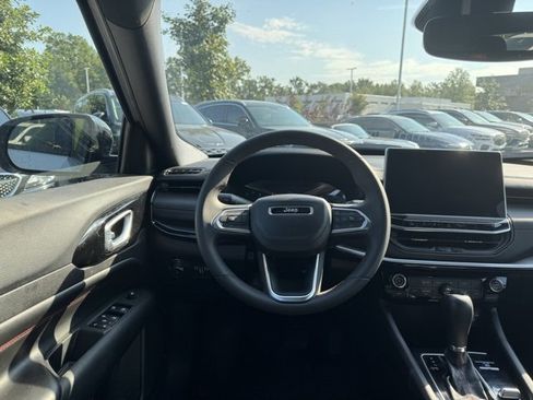 Used 2024 Jeep Compass Trailhawk image 9