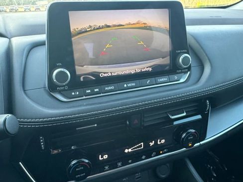 Used 2023 Nissan Rogue SV image 9