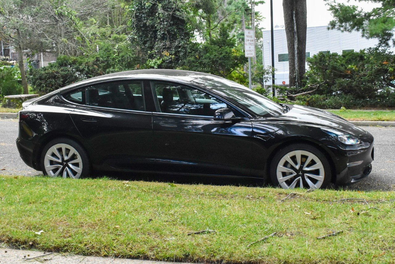 Used 2022 Tesla Model 3 Long Range AWD/4WD image 9