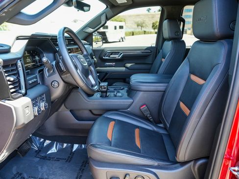Used 2024 GMC Sierra 1500 AT4 w/ Technology Package AWD/4WD image 17