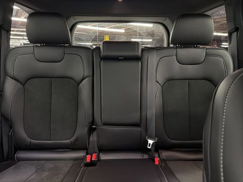 New 2025 Jeep Grand Cherokee Altitude image 19