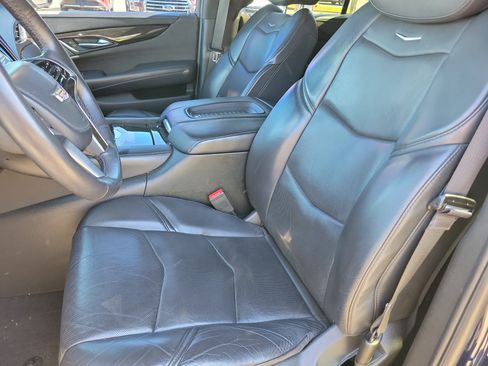 Used 2018 Cadillac Escalade ESV Platinum AWD/4WD image 14