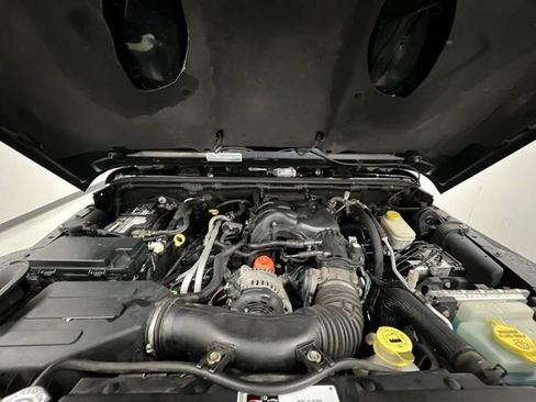 Used 2016 Jeep Wrangler Sahara AWD/4WD image 25