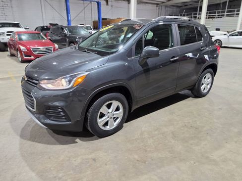 Used 2017 Chevrolet Trax LT w/ LT Convenience Package AWD/4WD image 1