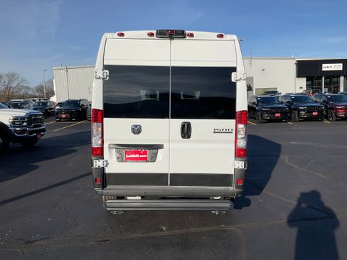 New 2026 RAM ProMaster 1500 w/ Quick Order Package 22G SLT image 5