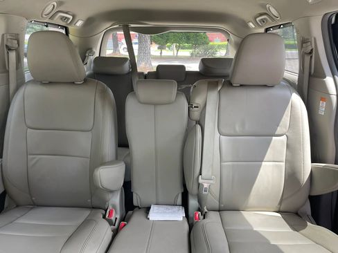 Used 2015 Toyota Sienna XLE w/ XLE Navigation Package FWD image 14