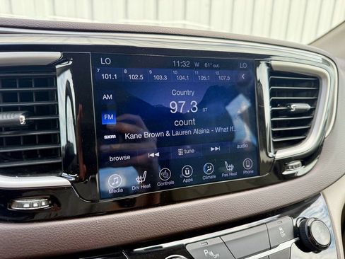 Used 2017 Chrysler Pacifica Touring-L FWD image 30