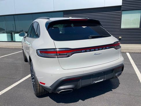 Used 2025 Porsche Macan image 11
