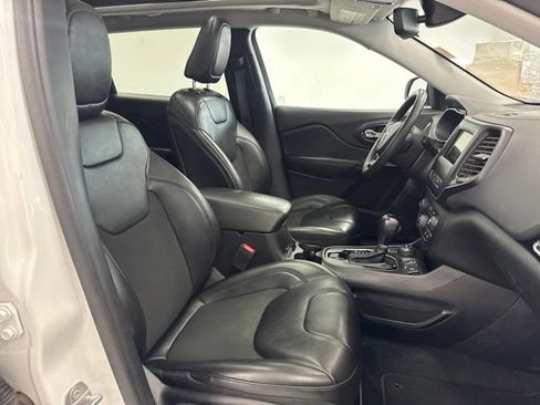 Used 2021 Jeep Cherokee Latitude Plus w/ Sun & Sound Group AWD/4WD image 25
