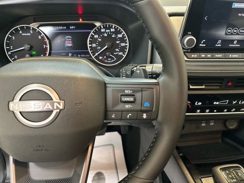 Certified 2025 Nissan Rogue SV image 20