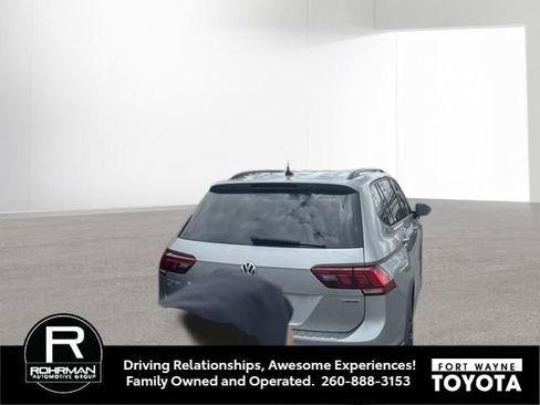 Used 2021 Volkswagen Tiguan SE R-Line AWD/4WD image 5