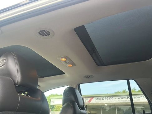 Used 2017 Buick Enclave Premium AWD/4WD image 13