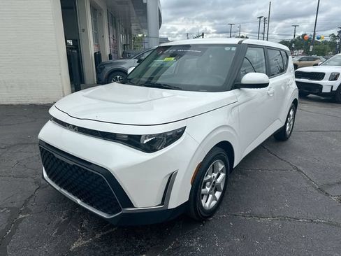 Certified 2023 Kia Soul LX w/ LX Technology Package FWD image 11