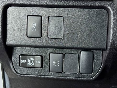 Used 2023 Toyota Tacoma SR5 AWD/4WD image 14