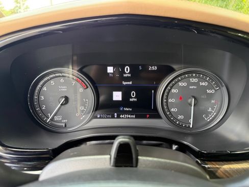 Used 2023 Cadillac XT6 Premium Luxury w/ Platinum Package FWD image 16