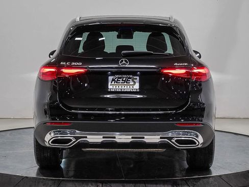 Used 2025 Mercedes-Benz GLC 300 4MATIC image 5