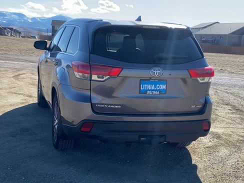 Used 2018 Toyota Highlander SE image 7