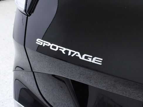 Used 2023 Kia Sportage SX image 9