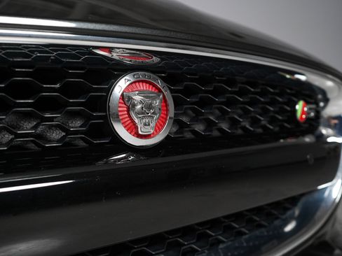 Used 2015 Jaguar F-TYPE S RWD image 31