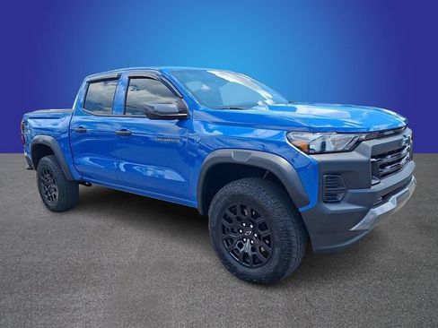 Used 2025 Chevrolet Colorado Trail Boss AWD/4WD image 3