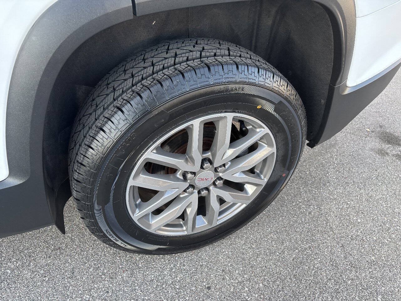 Used 2019 GMC Acadia SLE w/ Driver Alert Package I AWD/4WD image 10